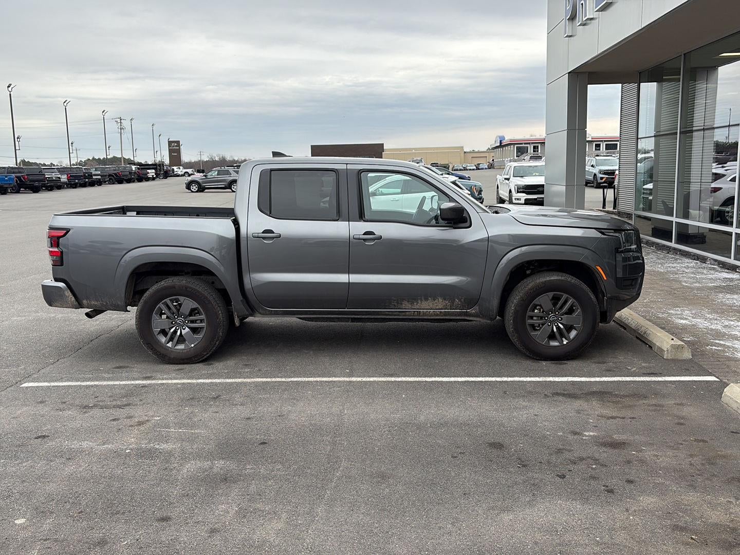 2025 Nissan Frontier SV