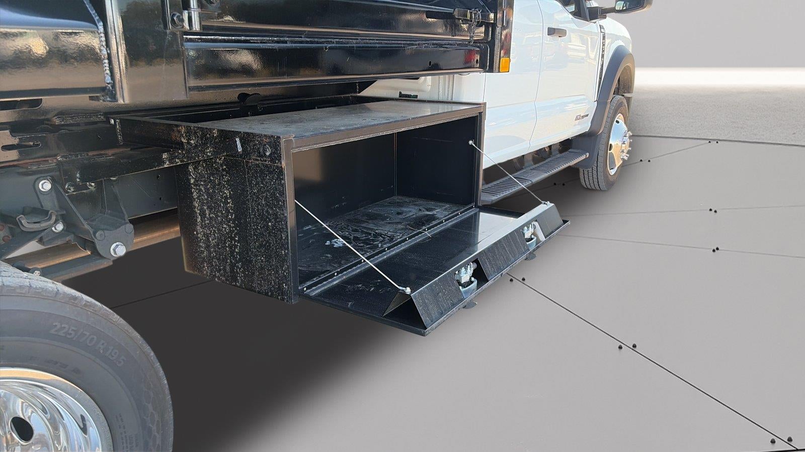 2024 Ford Super Duty F-550 DRW XL