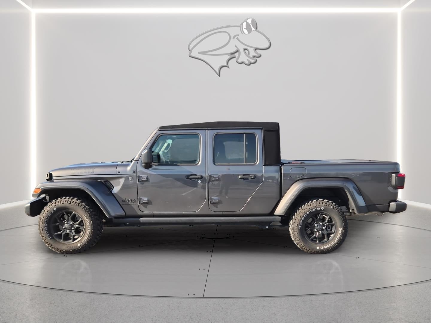 2024 Jeep Gladiator Willys photo 2